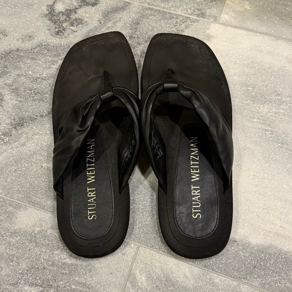 Stuart Weitzman Cassie Black Leather Thong Sandals Size 8.5 / 39 $250 flip flop - Picture 2 of 8